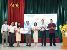 Hội nghị tiếp nhận, bàn giao thiết bị họp trực tuyến cho thôn Hậu Ái