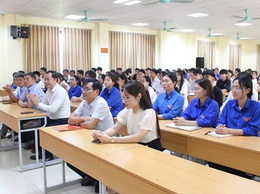 Khai giảng lớp bồi dưỡng nhận thức về Đảng cho học sinh THPT năm 2026