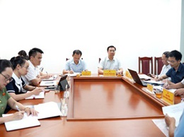Đồng chí Nguyễn Thanh Bình - Bí thư Đảng uỷ, Chủ tịch HĐND xã chủ trì phiên tiếp công dân tháng 5