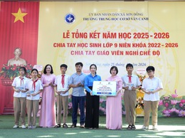 Sơn Đồng tặng quà cho con em đoàn viên, công đoàn, học sinh có thành tích học tập xuất sắc năm học 2025 - 2026