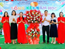Lễ tổng kết năm học tại trường mầm non Hoàng Văn Thụ