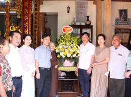Đoàn số 03 xã Phú Nghĩa thăm, tặng quà các cơ sở Phật giáo nhân dịp Đại lễ Phật đản 2026