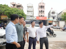 Ban  Kinh tế - Ngân sách phường Yên Nghĩa khảo sát công tác giải quyết điểm nghẽn trật tự đô thị trên địa bàn phường