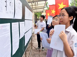 Thí sinh Đại Xuyên  hồi hộp làm thủ tục thi lớp 10, sẵn sàng bước vào kỳ thi lớn