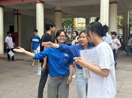 Sáng nay (29/5), gần 4.800 thí sinh Hà Đông làm thủ tục dự thi vào lớp 10
