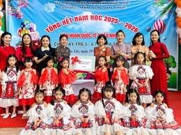 Lãnh đạo xã Phúc Lộc thăm, tặng quà các cháu thiếu nhi nhân dịp Tết Thiếu nhi 1/6