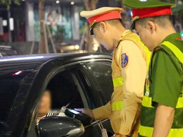 CSGT đồng loạt ra quân, duy trì chốt kiểm soát cả ngày lẫn đêm xử lý 1 lỗi vi phạm giao thông