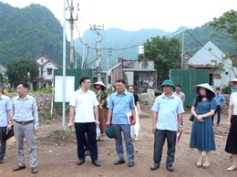 Đoàn giám sát HĐND xã Mỹ Đức giám sát tiến độ xây dựng các công trình dự án trên địa bàn xã