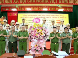CÔNG AN XÃ THƯ LÂM TỔ CHỨC LỄ CÔNG BỐ QUYẾT ĐỊNH CỦA GIÁM ĐỐC CÔNG AN THÀNH PHỐ HÀ NỘI VỀ VIỆC THĂNG CẤP, NÂNG LƯƠNG CẤP BẬC HÀM SĨ QUAN NGHIỆP VỤ