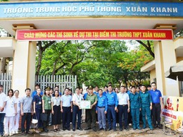 Ban chỉ đạo kỳ thi vào 10 phường Tùng Thiện kiểm tra công tác tổ chức thi và thăm, động viên lực lượng đoàn viên thanh niên tham gia tiếp sức mùa thi