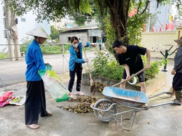 Tổ dân phố 16, 17 đồng loạt ra quân tổng dọn vệ sinh môi trường trên địa bàn khu dân cư