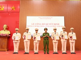 Công an xã Quảng Bị công bố Quyết định thăng cấp bậc hàm, nâng lương năm 2026 và tuyển chọn lao động hợp đồng trong CAND