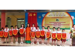 Sôi nổi các hoạt động chào mừng kỉ niệm 85 năm ngày thành lập đội TNTP Hồ Chí Minh (15/5/1941 – 15/5/2026) và kết nạp Đội viên mới. Trao giải cuộc thi “Ham đọc sách” cho học sinh Trường Tiểu học Hoàng Liệt. 