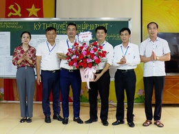 Lãnh đạo UBND xã Ứng Hòa thăm, động viên Hội đồng coi thi tuyển sinh lớp 10 THPT năm học 2026 – 2027