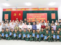 Phường Kiến Hưng thăm, động viên tân binh nhập ngũ năm 2026 tại Trung đoàn 165