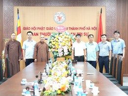 Lãnh đạo xã Bát Tràng thăm, chúc mừng Ban trị sự Giáo hội Phật giáo thành phố Hà Nội nhân Đại lễ Phật đản Phật lịch 2570