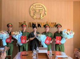 Đảng ủy xã An Khánh công bố và trao các quyết định về công tác cán bộ