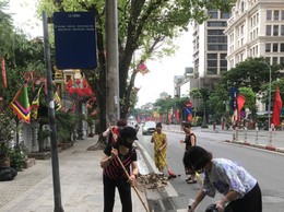 Phụ nữ phường Ô Chợ Dừa chỉnh trang ngõ phố, lan tỏa nếp sống văn minh đô thị