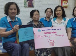 Hội Phụ nữ phường Ô Chợ Dừa tri ân gia đình chính sách