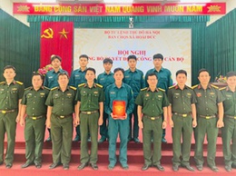 Ban CHQS xã Hoài Đức trao Quyết định bổ nhiệm Tiểu đội trưởng Dân quân thường trực