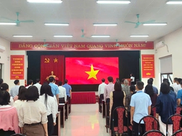 Phường Phú Lương tổ chức Lễ chào cờ tháng 5/2026, ủng hộ Qũy Vì biển đảo Việt Nam