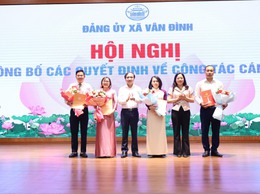 Xã Vân Đình công bố các Quyết định về công tác cán bộ