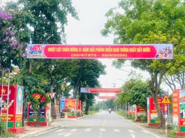 Tự hào 51 năm thống nhất: Phúc Lộc rực rỡ băng rôn, khẩu hiệu chào mừng