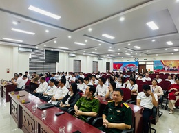 Lễ chào cờ tháng Năm: Khẳng định quyết tâm, trao niềm tin và định hướng phát triển