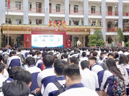 UBND xã Thiên Lộc tổ chức Chương trình tuyên truyền, tập huấn kỹ năng số cho giáo viên và học sinh Trường THPT Bắc Thăng Long