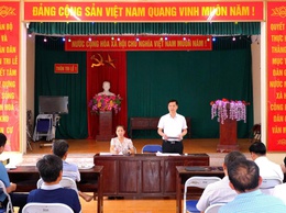 ĐỒNG CHÍ ĐINH HỮU BÌNH, PHÓ BÍ THƯ ĐẢNG ỦY, CHỦ TỊCH UBND XÃ DỰ SINH HOẠT CHI BỘ THÔN TRI LỄ 1

