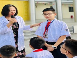 Người gìn giữ những “nhịp thở bình yên” câu chuyện về cô Đỗ Thị Huệ - nhân viên y tế tại mái trường THCS Linh Đàm