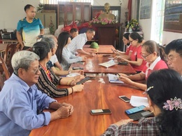 Viettel Hà Nội hỗ trợ người dân xã Phú Nghĩa thực hiện xác thực thông tin thuê bao di động