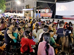 Người dân Đoài Phương lắng đọng cảm xúc với phim “Địa đạo: Mặt trời trong bóng tối”