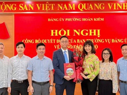 Phường Hoàn Kiếm công bố quyết định về công tác cán bộ tại Văn phòng Đảng ủy phường