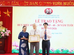 Đảng ủy phường Kiến Hưng trao Huy hiệu Đảng tặng 58 đảng viên