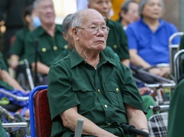 Bộ Nội vụ đề xuất thêm chế độ với người có công, bổ sung trợ cấp cho người phục vụ cán bộ lão thành