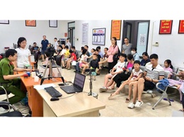 Công an phường Yên Sở tích cực kích hoạt định danh điện tử mức 2 cho trẻ từ 6 đến dưới 14 tuổi