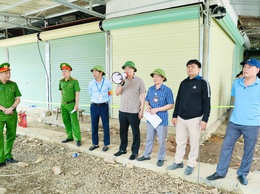 Tin truyền hình: Ủy ban nhân dân xã Phú Nghĩa tổ chức cưỡng chế vi phạm hành chính về đất đai tại khu bán hàng giang (chợ Đông Phương Yên)
