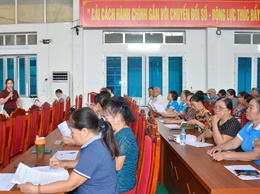 Ủy ban MTTQ Việt Nam phường Tùng Thiện hướng dẫn cách thức ghi phiếu lấy ý kiến lựa chọn, lập danh sách các hộ sản xuất nông nghiệp, kinh doanh dịch vụ trên địa bàn