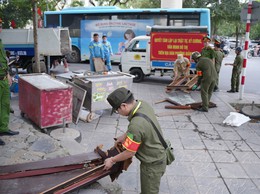 Xóa sổ hàng quán lấn chiếm trạm trung chuyển xe buýt Cầu Giấy