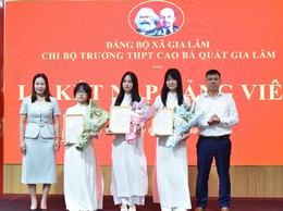 3 đoàn viên ưu tú Trường THPT Cao Bá Quát - Gia Lâm được kết nạp Đảng trên ghế nhà trường