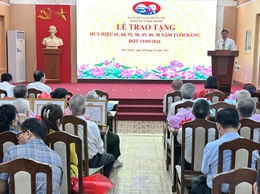 Đảng bộ xã Đại Thanh trao tặng, truy tặng 58 Huy hiệu Đảng đợt 19/5/2026.