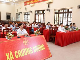 Cử tri xã Chương Dương kiến nghị nâng mức giá thu hồi đất nông nghiệp phục vụ dự án Khu Công nghiệp Phú Hà với đại biểu Quốc hội