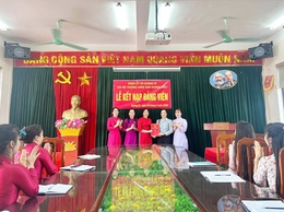 Chi bộ Trường Mầm non Hoàng Diệu tổ chức Lễ kết nạp Đảng viên mới