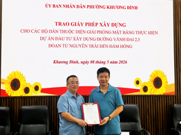 Trao Giấy phép xây dựng, hỗ trợ người dân ổn định sau giải phóng mặt bằng