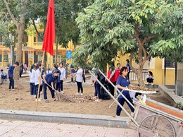 Thầy và trò THCS Võng Xuyên chung tay làm đẹp cảnh quan trường học