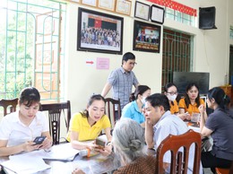 Quảng Bị hỗ trợ người cao tuổi, gia đình chính sách và người yếu thế thực hiện thủ tục nhận lương hưu, trợ cấp BHXH