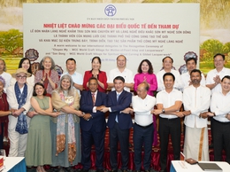 Hà Nội đón đoàn đại biểu quốc tế dự lễ vinh danh hai làng nghề thủ công sáng tạo thế giới