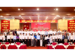 55 học viên là lãnh đạo 4 xã tham gia lớp thí điểm bồi dưỡng nâng cao năng lực, phương pháp xử lý tình huống thực tiễn đối với đội ngũ cán bộ cơ sở xã Suối Hai, thành phố Hà Nội.