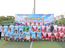 Sôi nổi giao lưu bóng đá giữa UBND xã Bát Tràng và UBND xã Phù Đổng